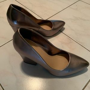 Pewter wedge heel, YAS!